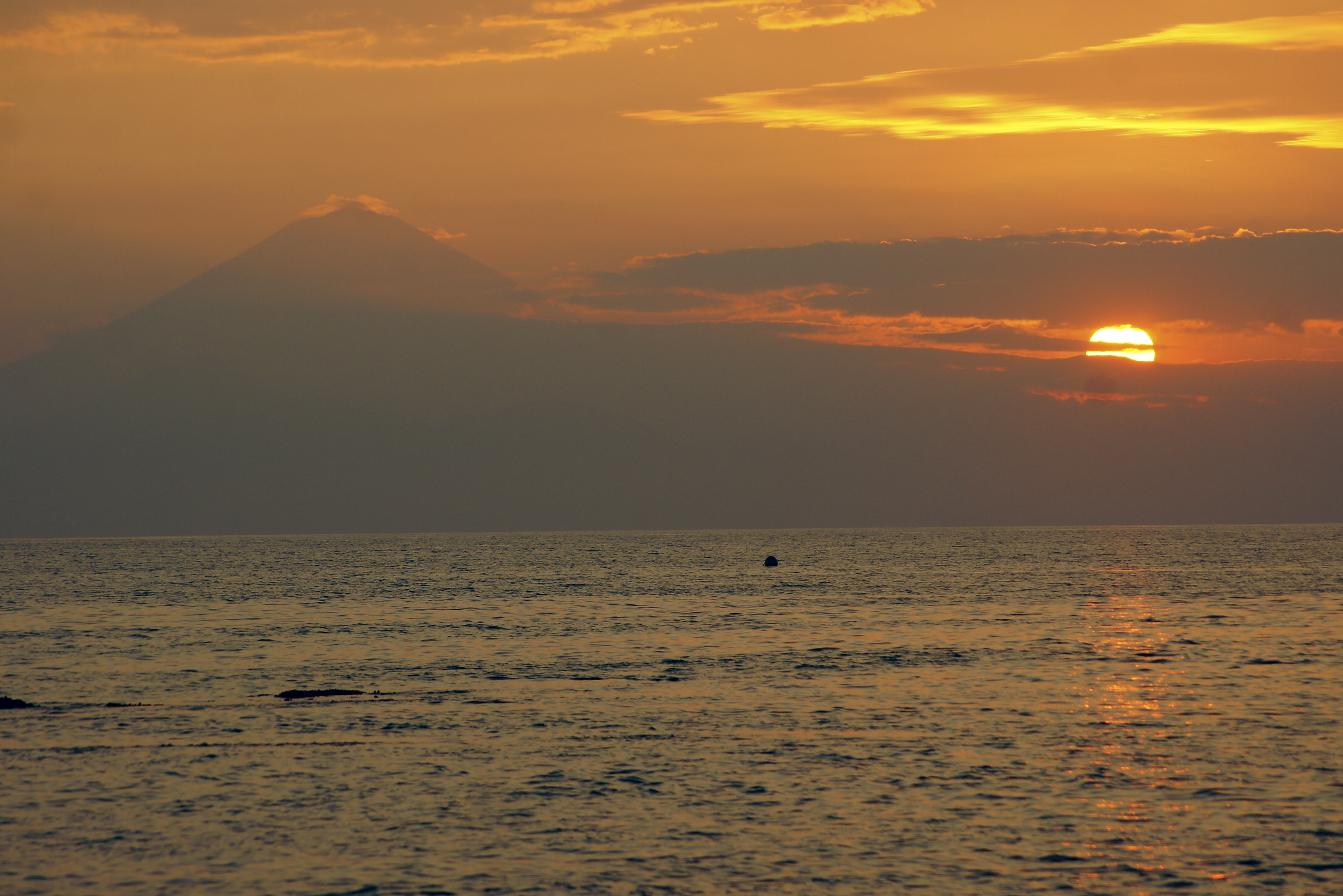 Zee bij zonsondergang